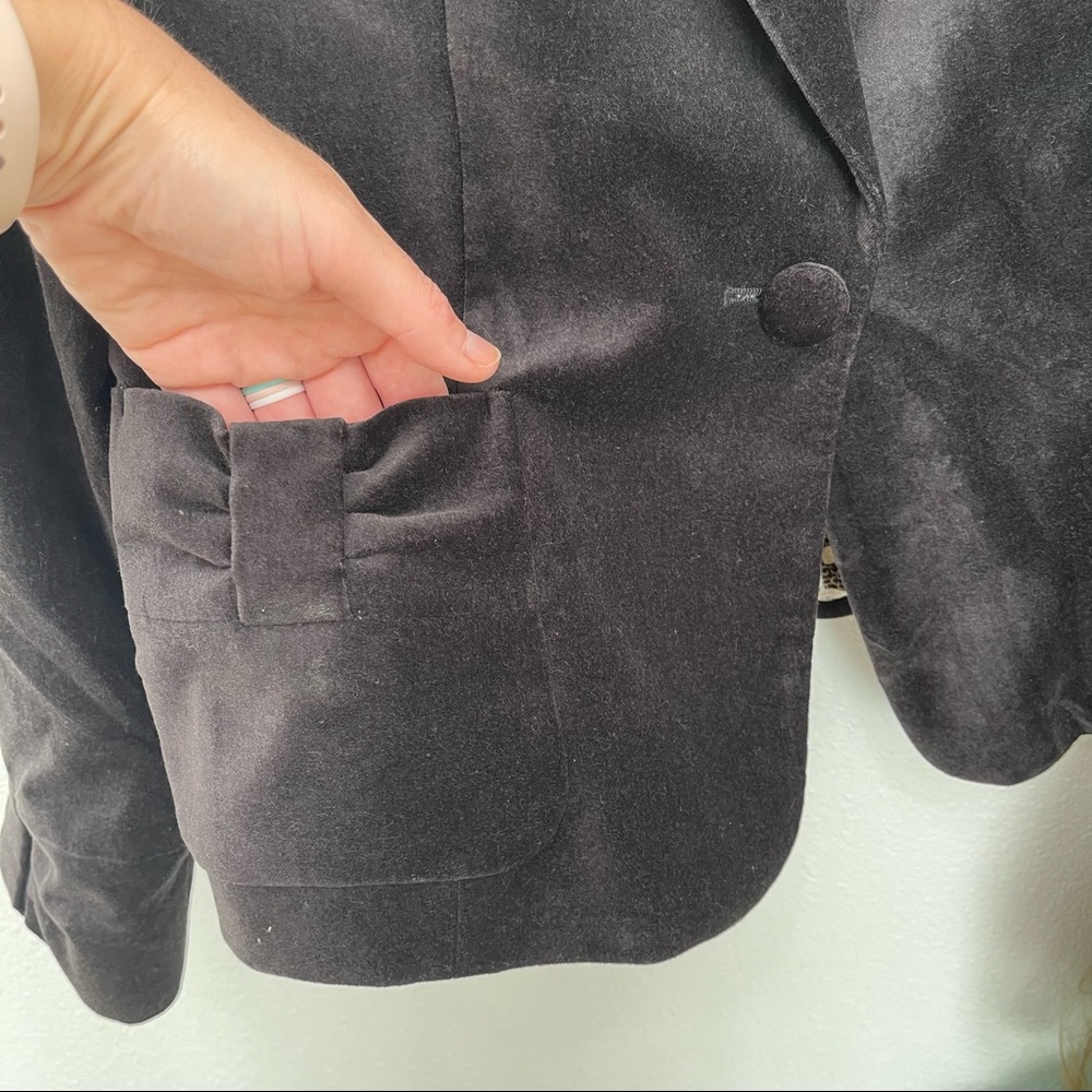 Apostrophe Women's Fitted Black Velvet Blazer, Petite - Picture 3 of 7